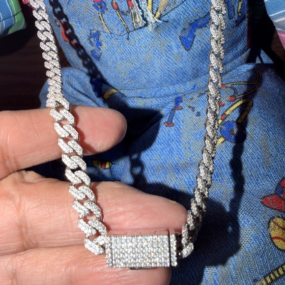 MOISSANITE
925 SILVER
20.00CTW
6MM.
24*
$5500.00 - Picture 9 of 9